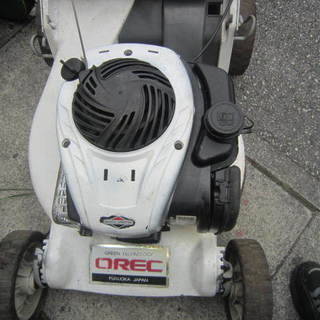 アルミ製の芝刈り機バケット付き6馬力