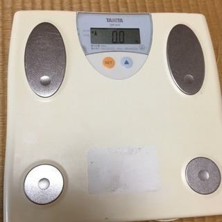 白いタニタの体脂肪体重計
