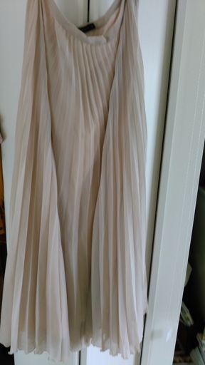 ZARA淡いピンクのスカート（新品）ZARAパンツ（新品）・アマゾンで出店している手作りのお店で買ったコザージュ（新品）