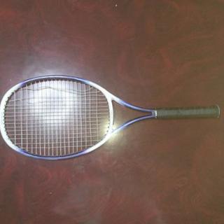 テニスラケット【YONEX】