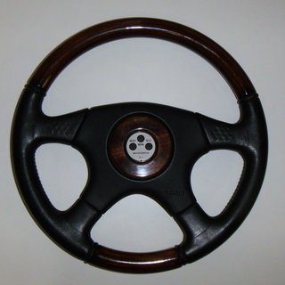 MOMOステアリングホイール (中古)