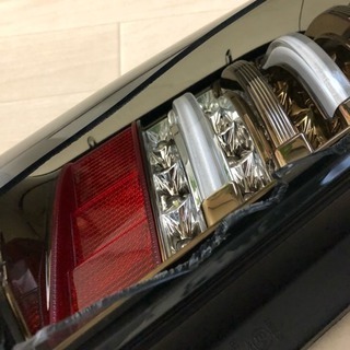 値下げ！ジャンク品 ヴァレンティ valenti ジュエルテールランプ NV350 キャラバン E26系 ライトスモーク ブラッククローム