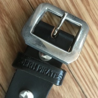 クロックチャンネル スタッズベルト ピラミッド鋲