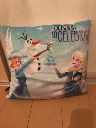 新品未使用☆非売品☆アナと雪の女王 アナ雪 家族の思い出 クッション