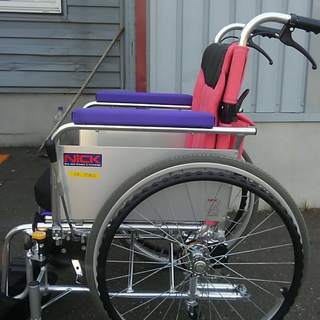 値下げ　一気に5千円！早い者勝ちです　中古の車椅子「NICK」美品！