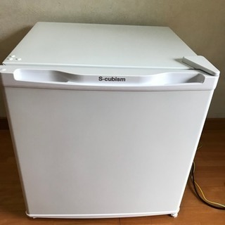 ほぼ新品‼︎ 2017年製ミニ冷蔵庫(備品、取説付)