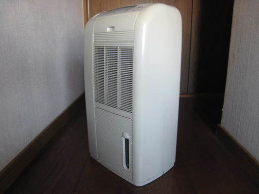 梅雨時期のお部屋の除湿や、洗濯物の部屋干しに！ SHARP製コンプレッサー方式除湿機