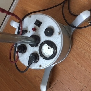 治療院等で活用されている「光線療法器(医療機器)」とアダプター、医療用カーボン他一式 - 家電