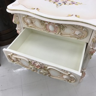 取りに来て頂ける方限定！ロココ調の4段チェストのご紹介