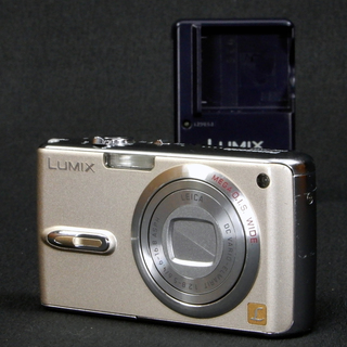 Panasonic デジタルカメラ LUMIX FX07 シャン...