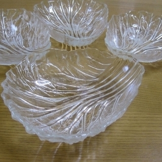 白菜の形のガラス皿