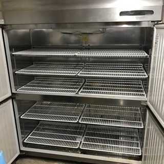 業務用冷蔵庫 縦型4枚扉