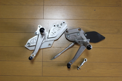 ZZR1100D用　WR’Sバックステップ【商品名バトルステップ】中古半年使用