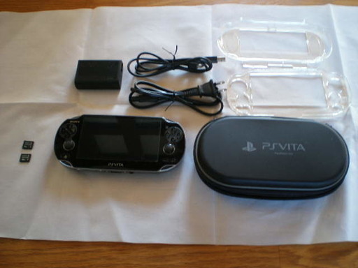 ★ 美品 psvita　PCH１０００ PSVITA　クリスタルブラック 別売り メモリーカード 8GB 16GB ポーチ プロテクター 充電器 フィルム 付属
