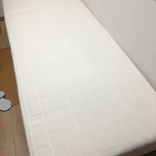 【差し上げます】KOKI製セミシングルベッド  足つきマットレス...