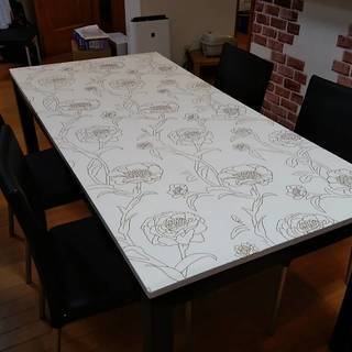 ダイニングテーブル 木製 天板白色・足黒色　奥行85センチ