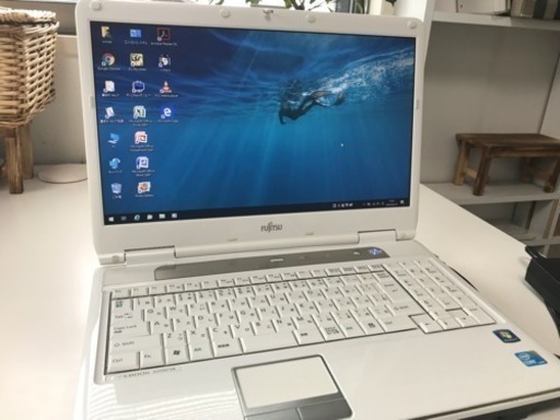 富士通 FMV ノートパソコン i3 Windows10