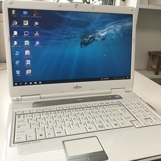 富士通 FMV ノートパソコン i3 Windows10
