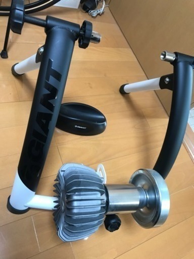 GIANT トレーニングローラ台(未使用)