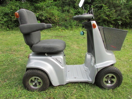 電動四輪車