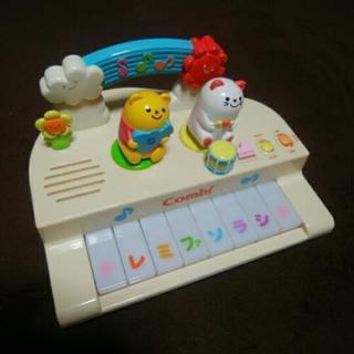 コンビ　ピアノのおもちゃ　正常動作品