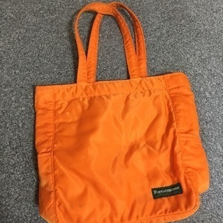 オレンジ スポーツバッグ
