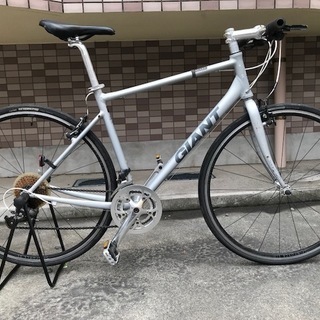 売り切れました！GIANT エスケープ　Ａir 　クロスバイク　（２０１5）　２×９　シマノ１８段