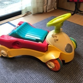 幼児の車のおもちゃ