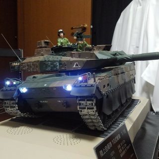 模型、プラモデル 10式戦車をつくる 完成品 ちゃんと動きます。