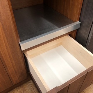 UNICO 3枚扉カップボード