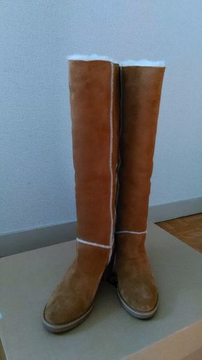 UGG ハイヒールブーツ　24,5cm　“表示価格より10%値引き\
