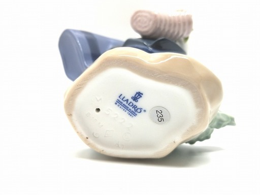 ○☆リヤドロ☆ フィギュリン 「きれいな花ばかり」