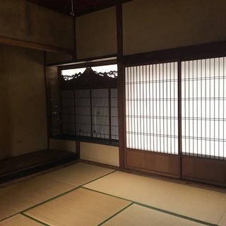 三津浜地区旧濱田医院のシェアショップ!飾り障子や床の間のある和室