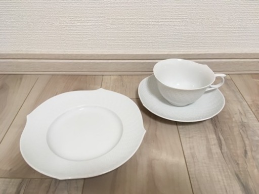 未使用★マイセン波の戯れホワイト ティーカップ\u0026ソーサーとケーキ皿5客セット