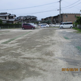 福岡駐車場、水溜り。凹凸、補修作業。格安、便利屋 − 福岡県