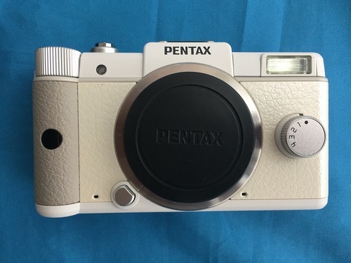 ペンタックスカメラQ　レンズが2つと　他にも色々ついています。