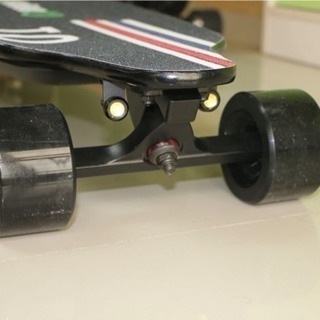 最高時速40キロ 電動スケートボード
