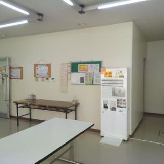 学食の調理補助の画像