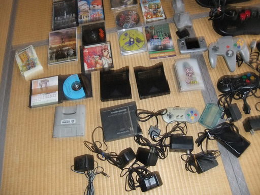 昔懐かしい　ゲーム機とソフト　お宝かも