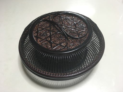 竹製 菓子器 フタ付き 醤（ひしお）色塗り 丁寧な細工 中古美品