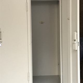 ［ウチダ製］中古スチールロッカー6人用（スペアキー付き