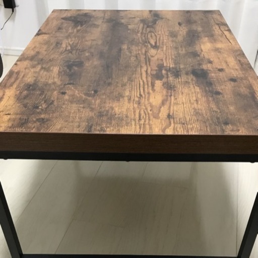 おしゃれな木目調のテーブル | inmarco.ae