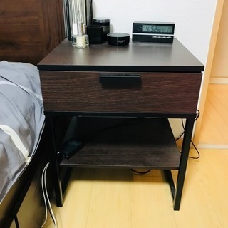 ６月末まで！  【IKEA】ベッドサイドテーブル ダークブラウン...