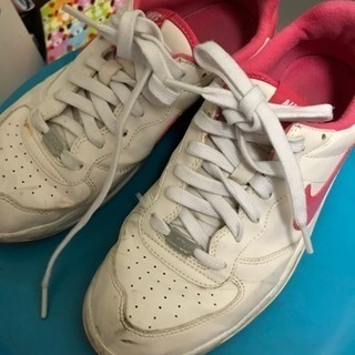 (取引中)NIKE ピンク ２４cm