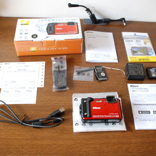 ニコン防水カメラCOOLPIX　W300　ほぼ未使用・新品　画面フィルム付き　デジタルカメラ・アウトドア・４K動画・デジカメ・