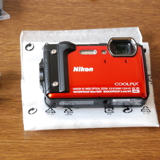 ニコン防水カメラCOOLPIX　W300　ほぼ未使用・新品　画面フィルム付き　デジタルカメラ・アウトドア・４K動画・デジカメ・