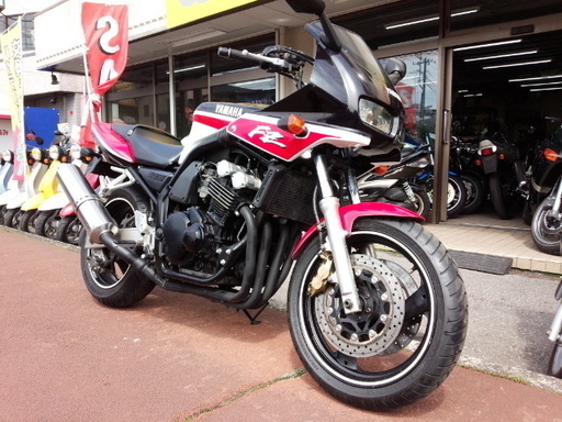 NO.2114 ＦＺ４００　水冷4サイクル4気筒エンジン　デイトナカラー　☆彡
