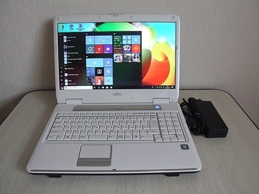 FUJITSU LIFEBOOK AH550/5A ノートパソコン　3