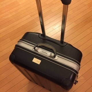 旅行用大型スーツケース ハードタイプ