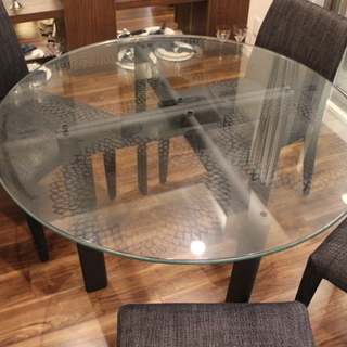 円形ガラステーブル 直径1000 展示品 130 株式会社デジウェーブ 荒本のテーブル ダイニングテーブル の中古あげます 譲ります ジモティーで不用品の処分